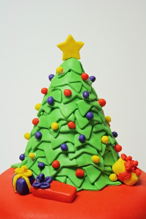 Christmas Tree on Cake 2