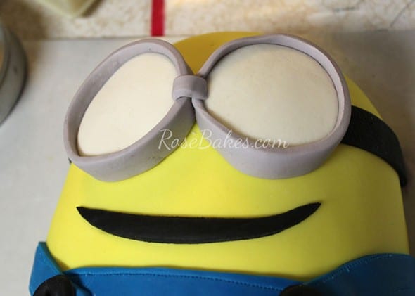 Minion Cake Tutorial with goggles on 