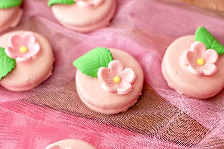 easy flower oreos - pink with pink flowers and leaves on pink lace