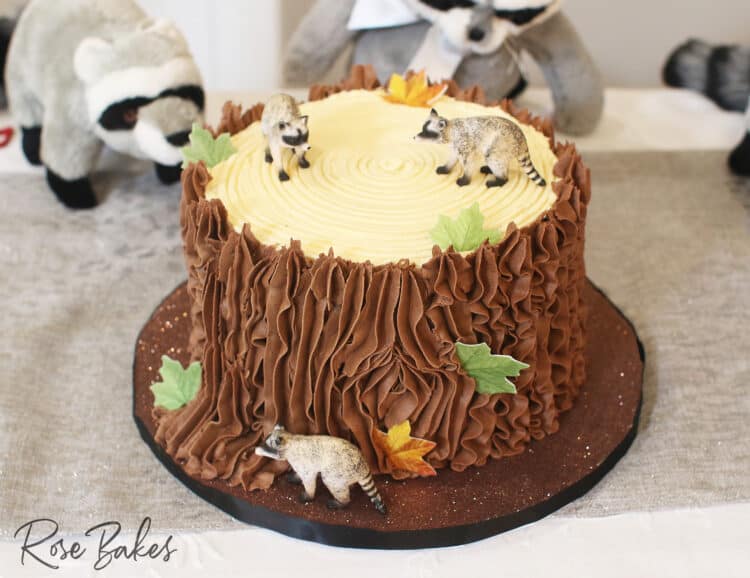 tree stump cake chocolate with racoon and leaf details as decor 