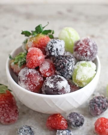 Sugared berries in a bowl