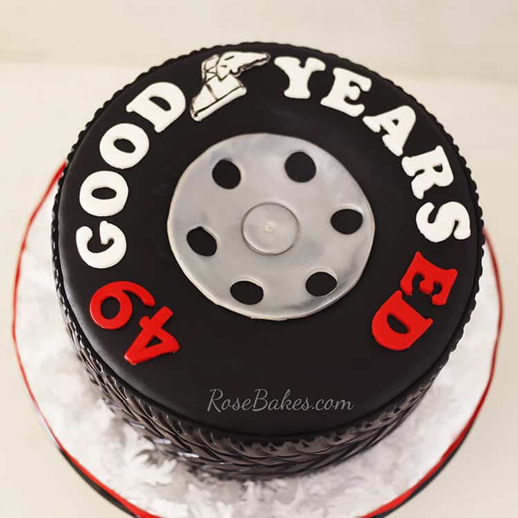 Tire cake picture from above